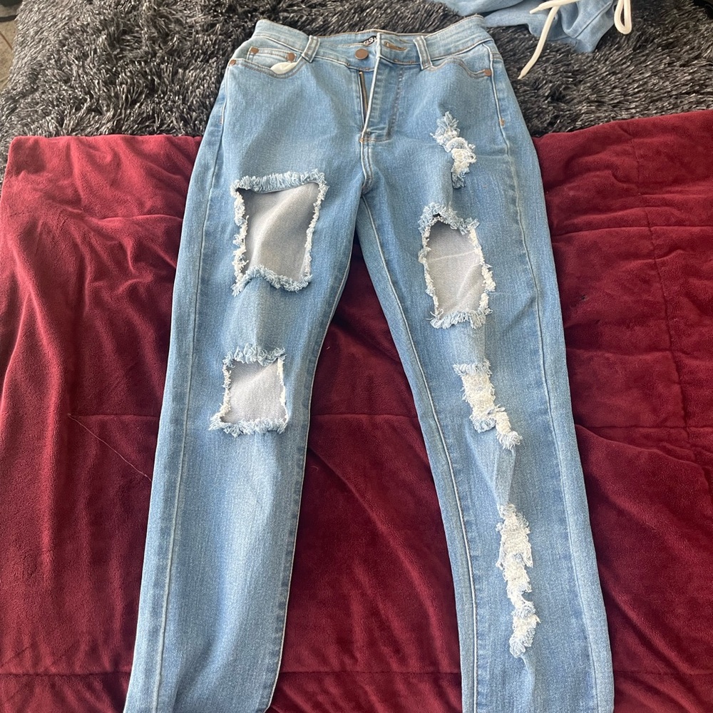 Fashionnova jeans never worn too small